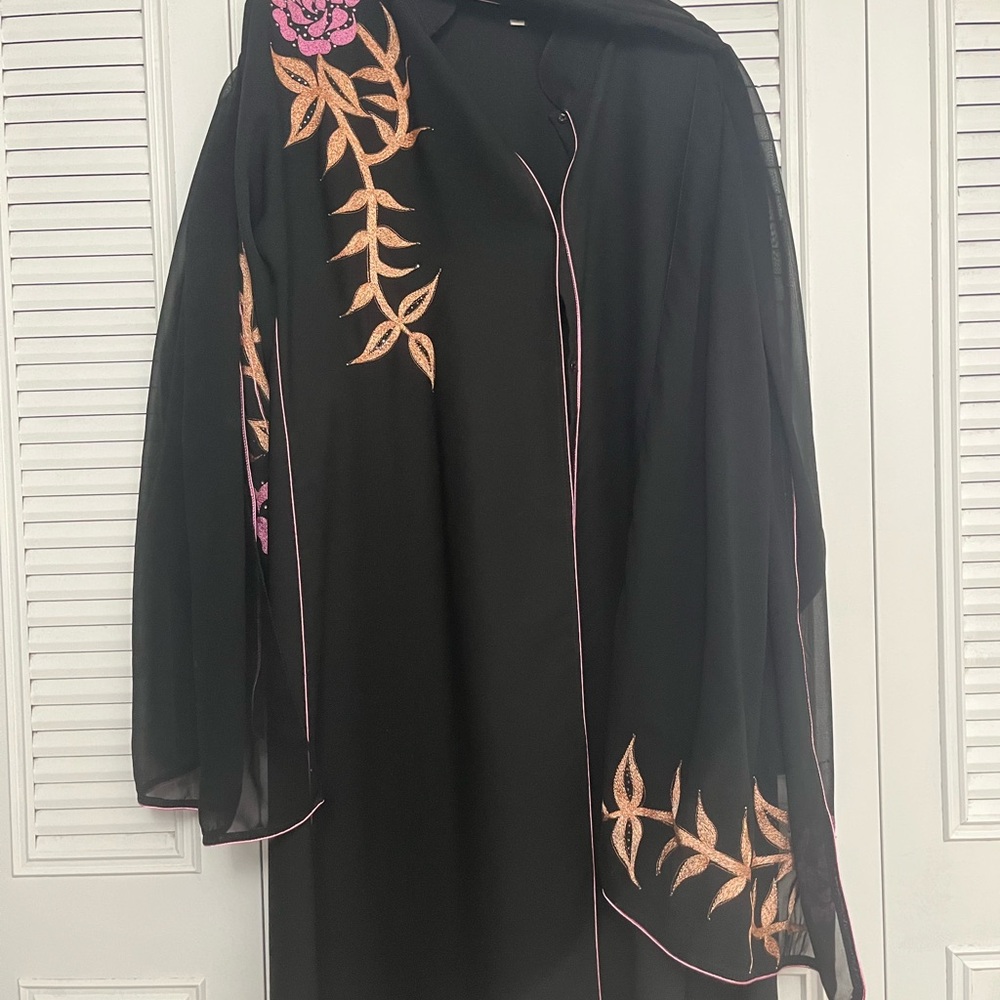 Black Floral Embroidered Long abaya with matching scarf - Picture 9 of 9